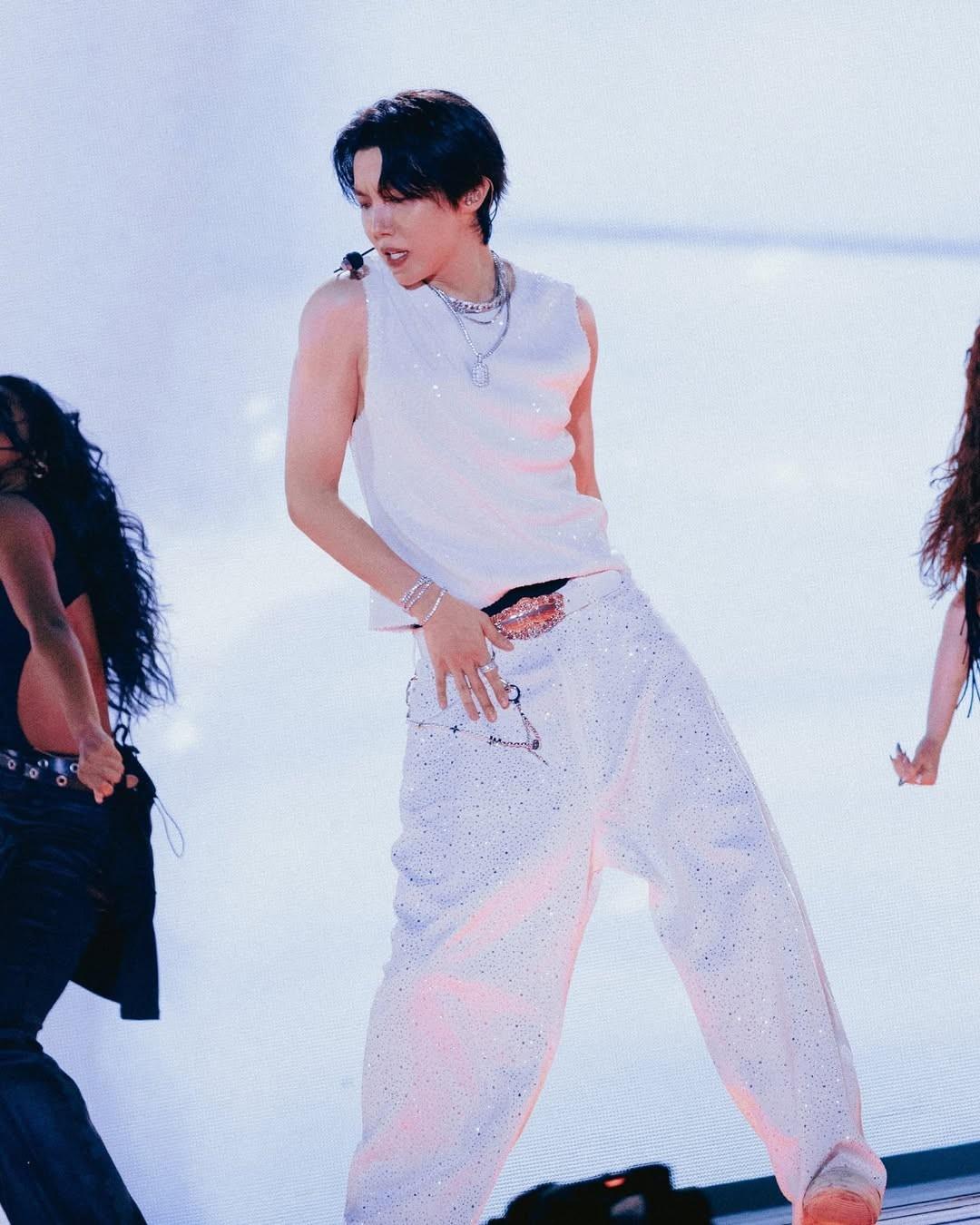 Loved BTS J-hope shirtless? Check out his top concert